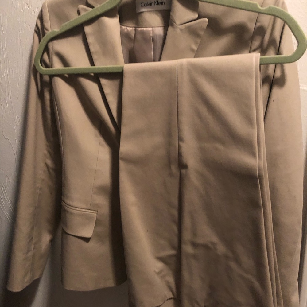 Women’s size 4p tan Calvin Klein pant suit